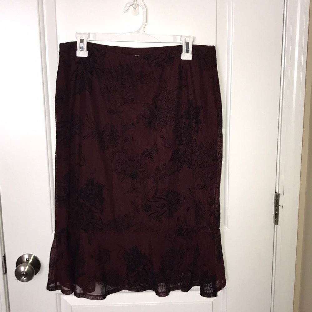 Ny&co deep maroon & lacy black skirt